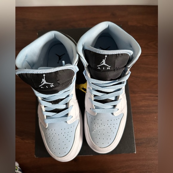 Air Jordan 1 mid SE (GS) - Picture 2 of 12